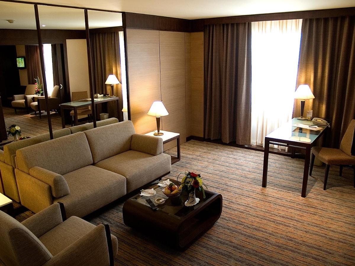 Zenith Sukhumvit Hotel Bangkok Exterior foto
